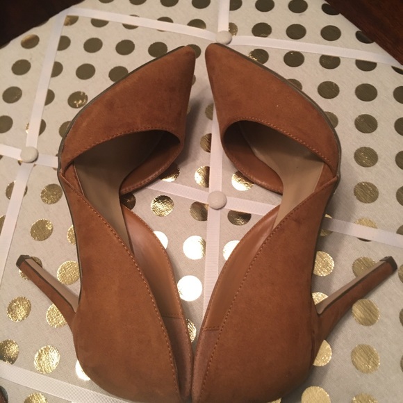 Breckelle’s Tan Pointed Toe Single Soles Pump - Picture 5 of 8